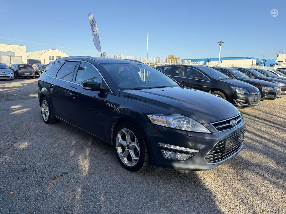 Ford Mondeo 2014 — rear view