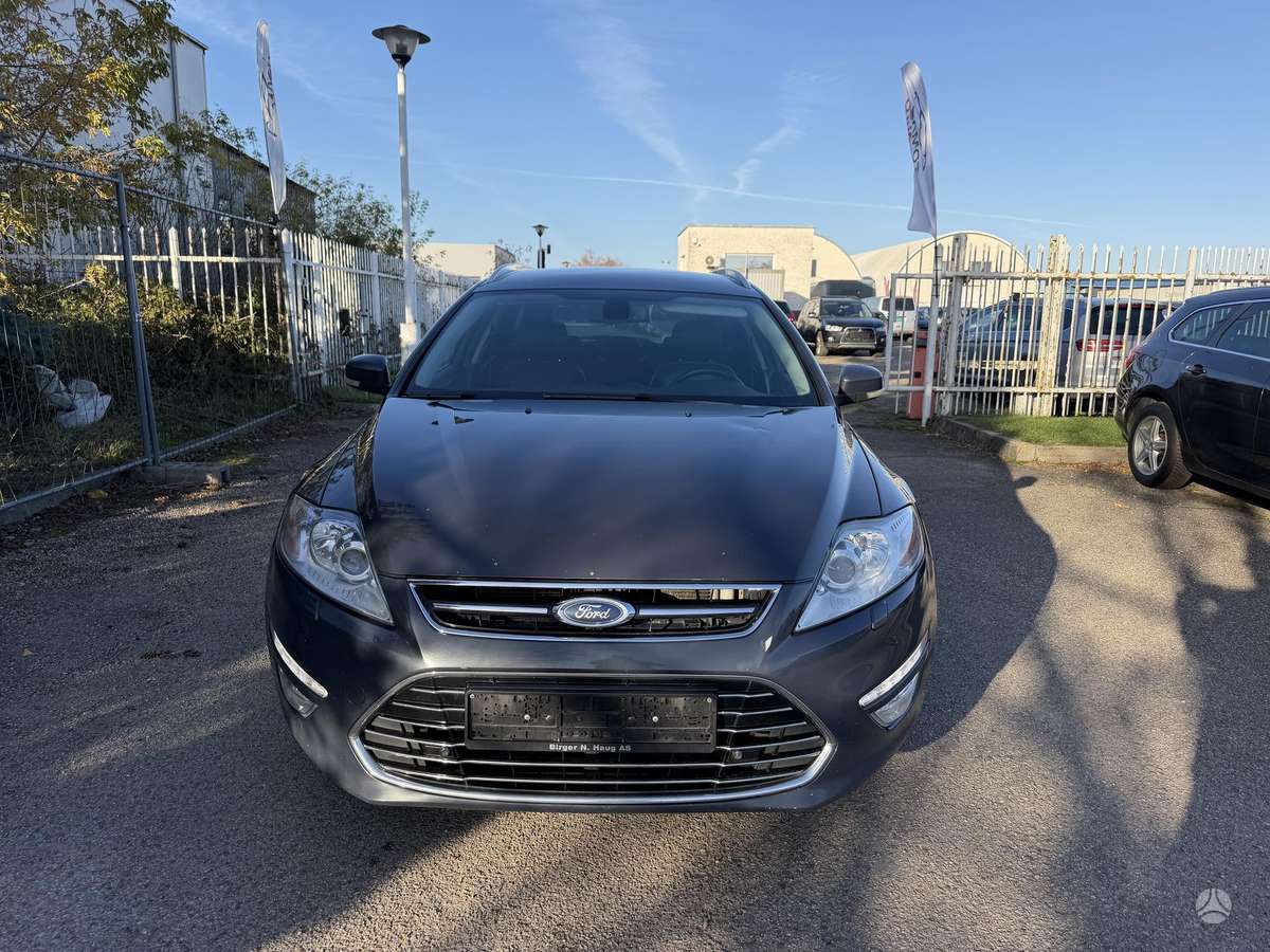 Ford Mondeo 2014 — interior
