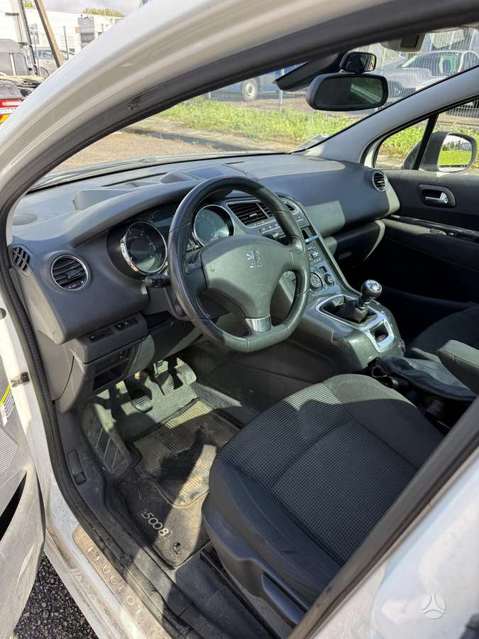 Peugeot 5008 2012 — photo 8