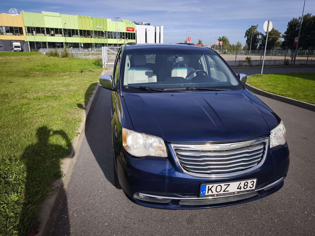 Chrysler Town 2014 — rear view