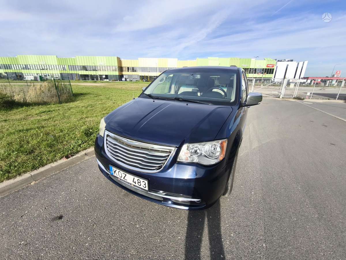 Chrysler Town 2014 — engine 3604 cm³, 283 HP (208kW)
