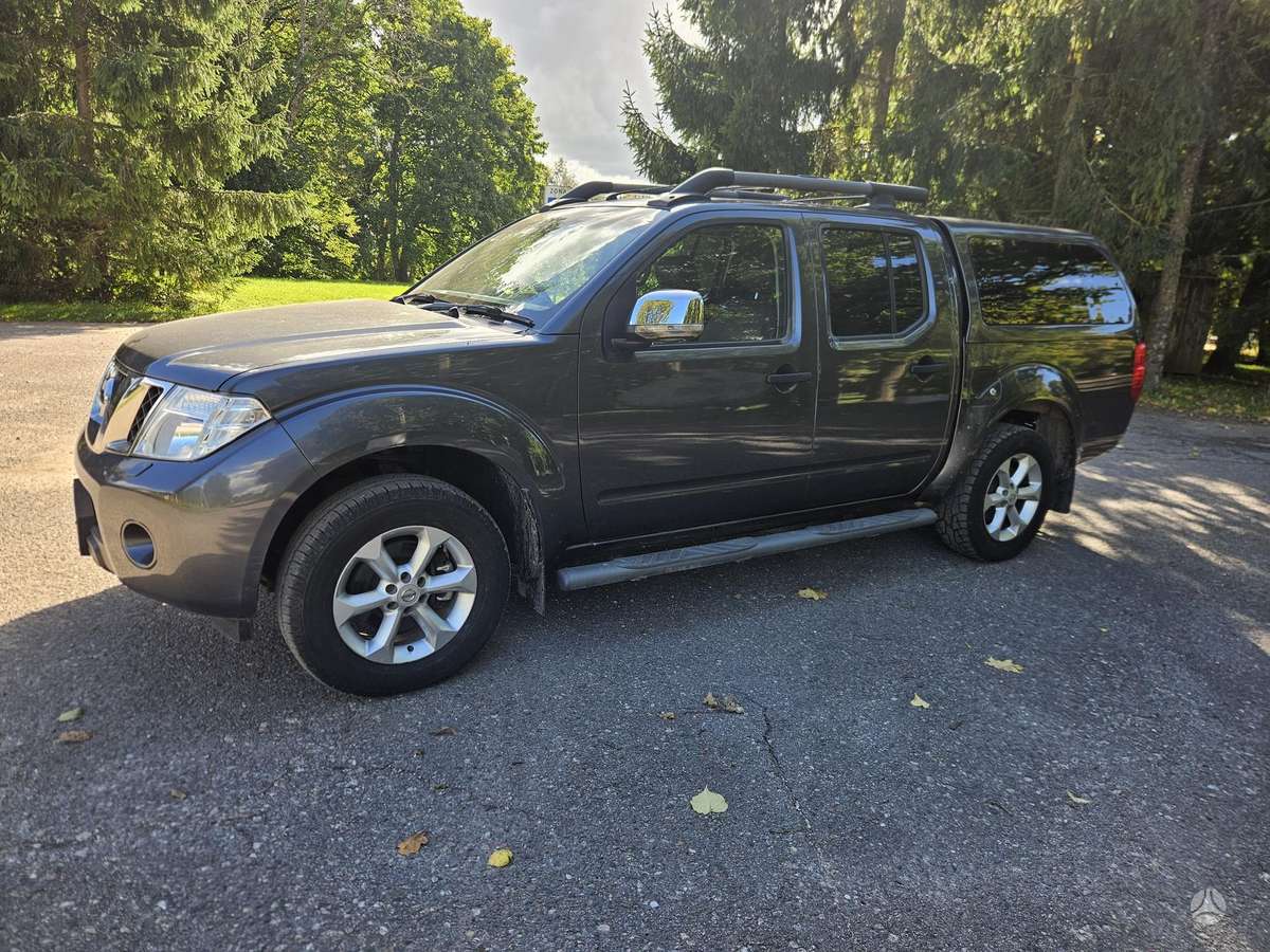 Nissan Navara 2014 — вигляд ззаду