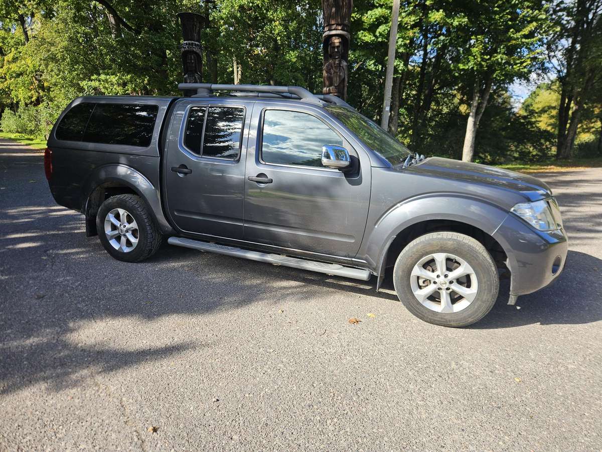 Nissan Navara 2014 — салон