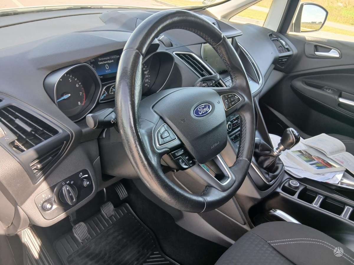 Ford Grand 2015 — photo 25
