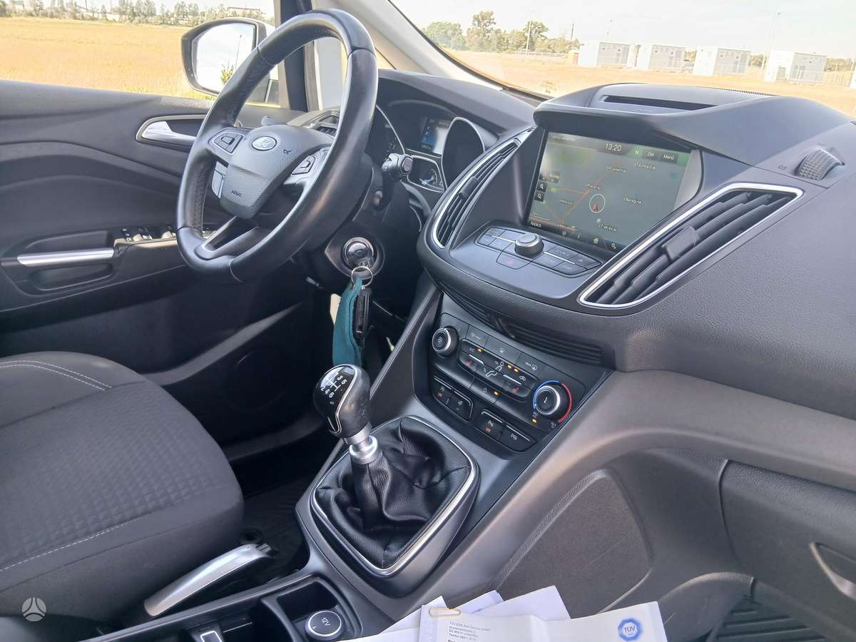 Ford Grand 2015 — photo 27