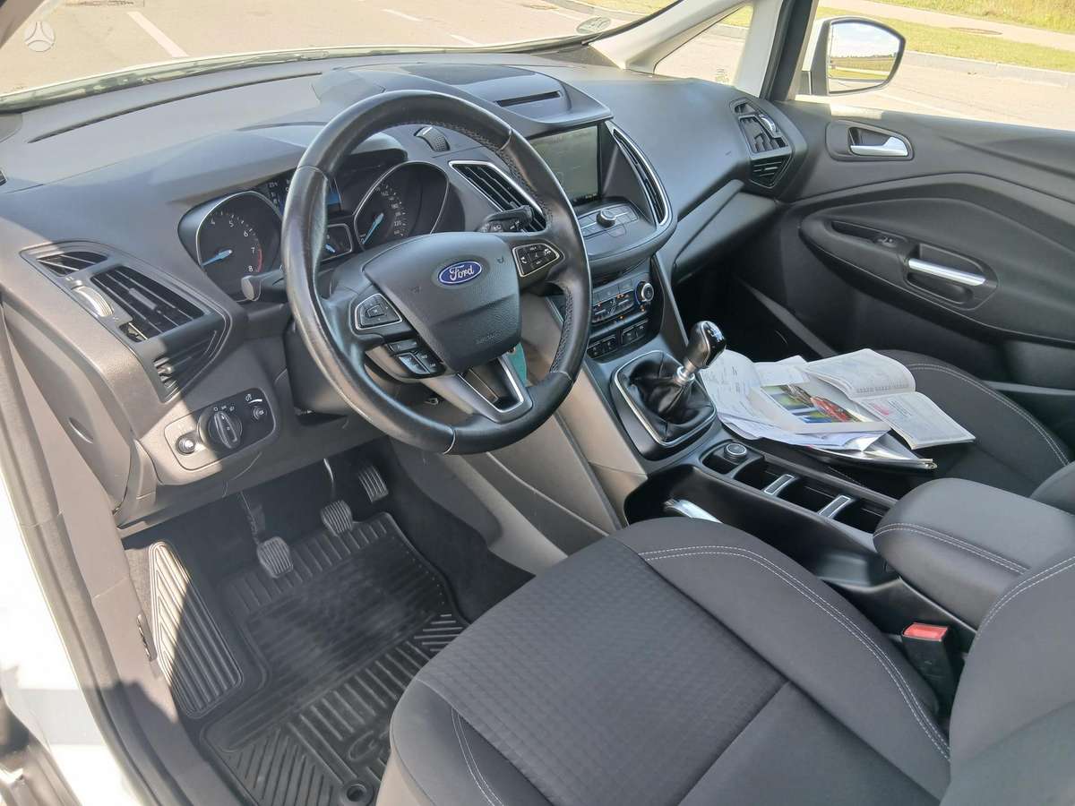 Ford Grand 2015 — photo 28