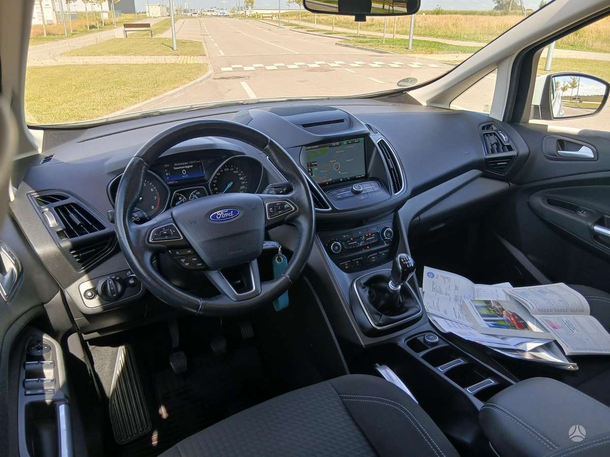 Ford Grand 2015 — photo 29