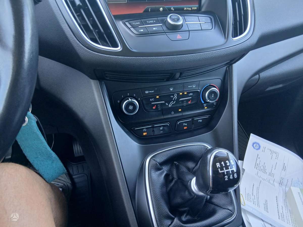 Ford Grand 2015 — photo 31