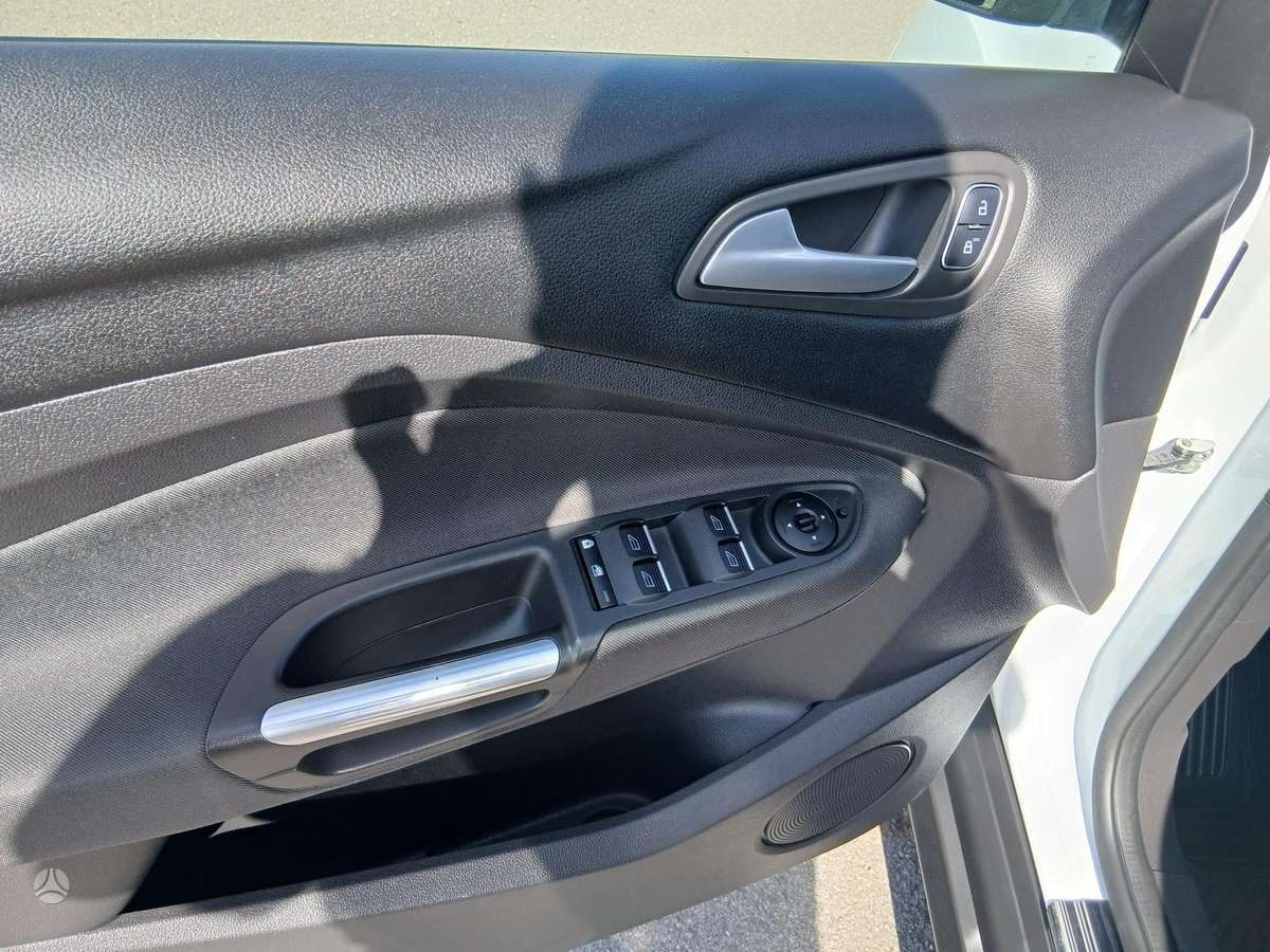 Ford Grand 2015 — photo 35