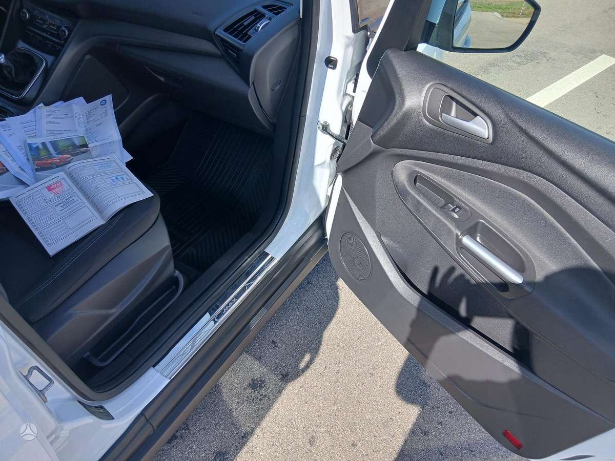 Ford Grand 2015 — photo 37