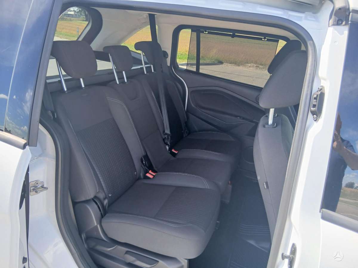 Ford Grand 2015 — photo 40