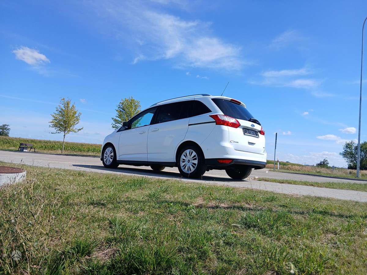 Ford Grand 2015 — photo 8