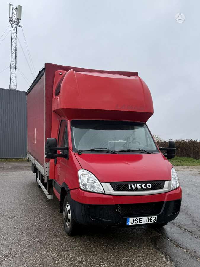 Iveco Daily 2011 — rear view