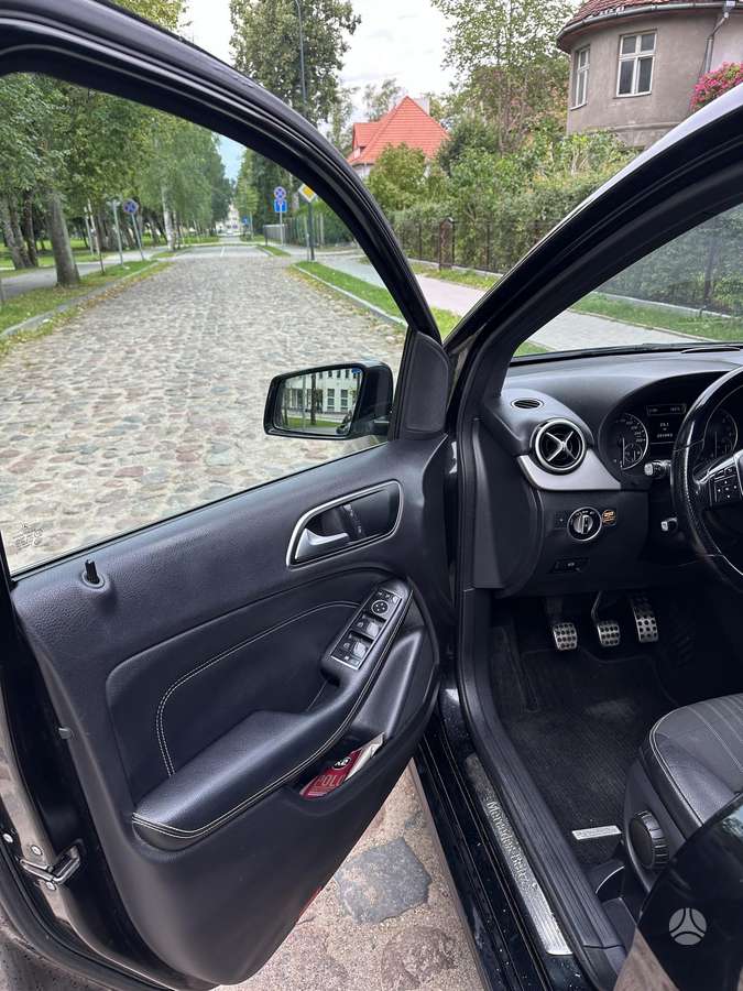 Mercedes-Benz B180 2012 — photo 11