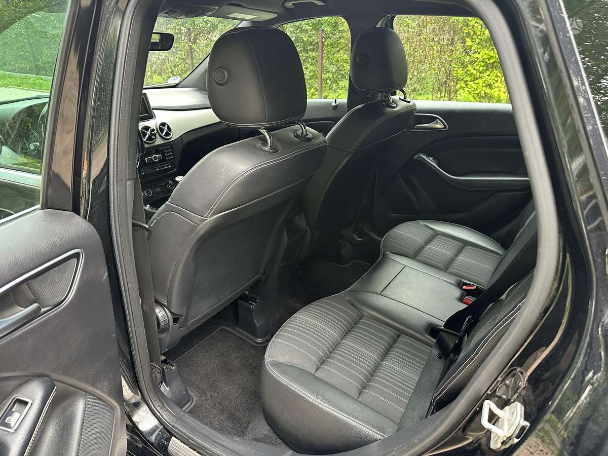 Mercedes-Benz B180 2012 — photo 12