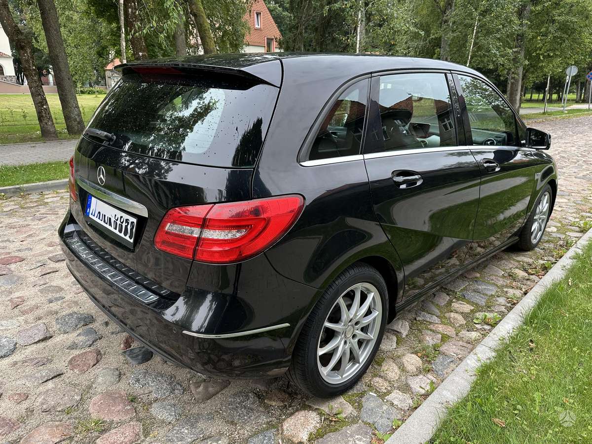 Mercedes-Benz B180 2012 — photo 6