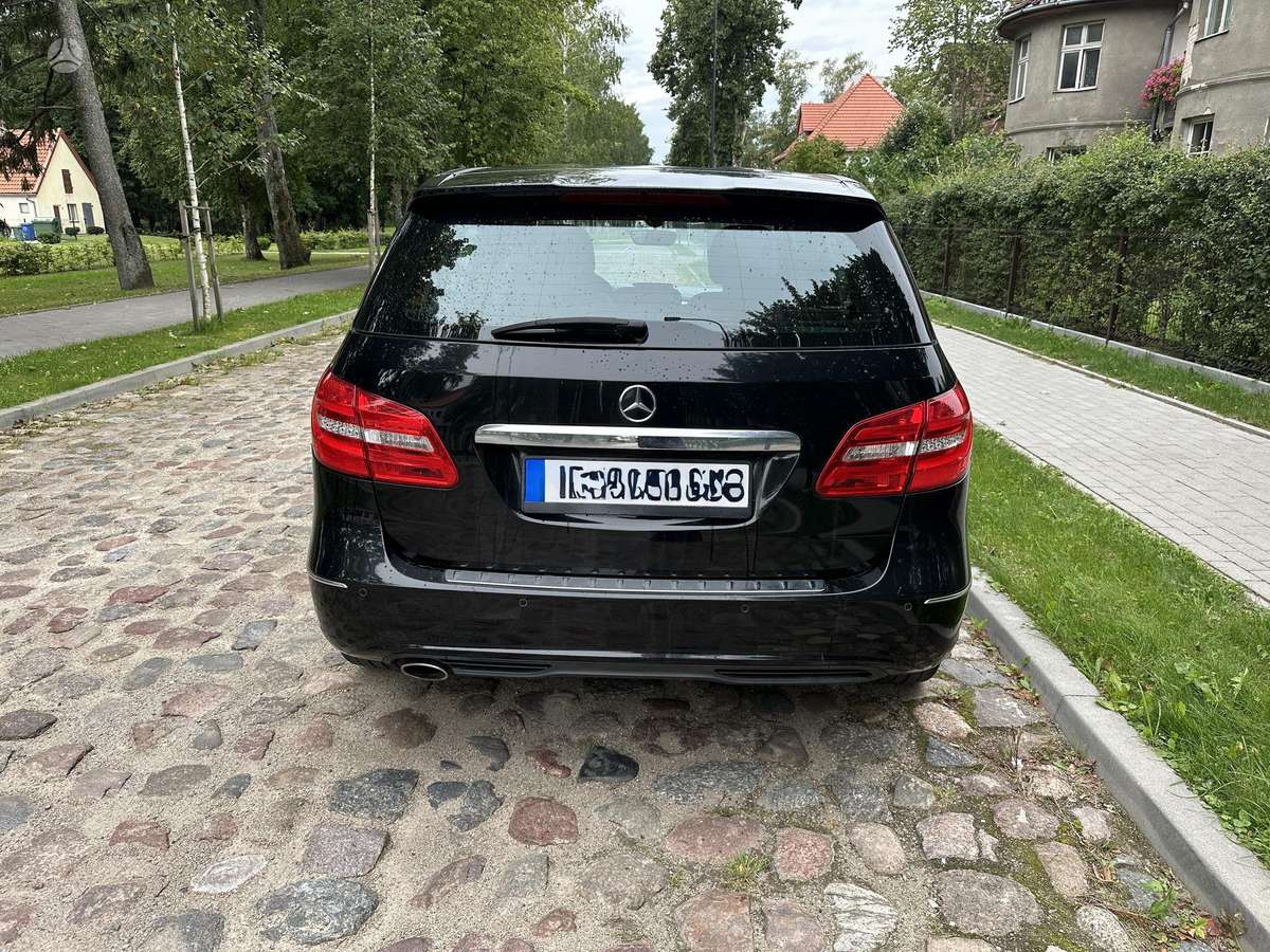 Mercedes-Benz B180 2012 — photo 7