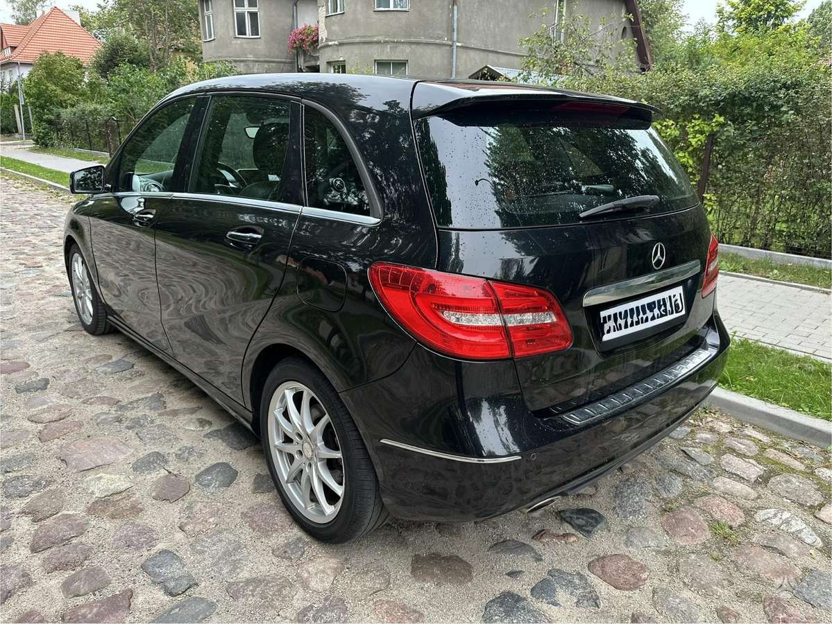 Mercedes-Benz B180 2012 — photo 8