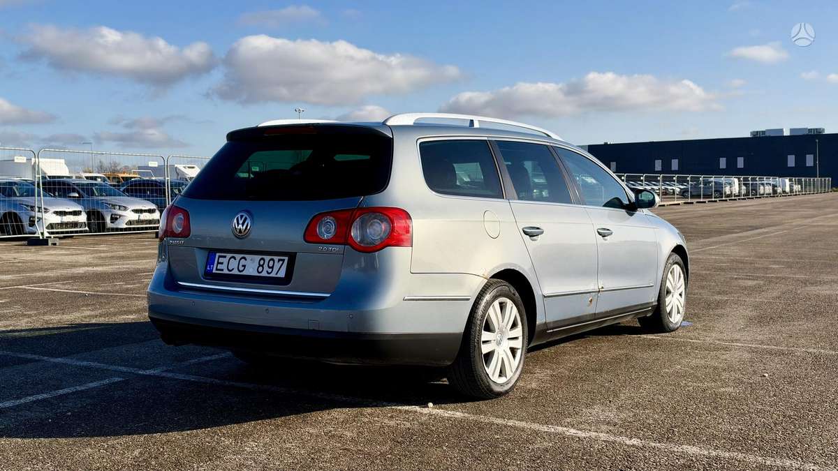 Volkswagen Passat 2008 — rear view