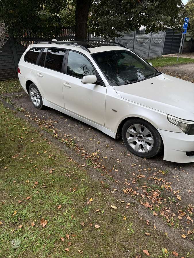 BMW 525 2005 — rear view