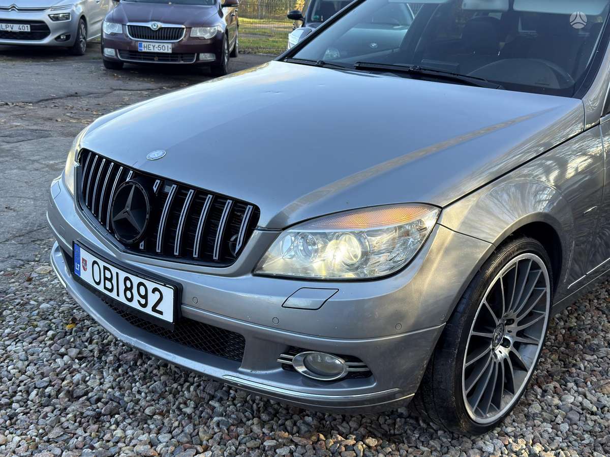 Mercedes-Benz C220 2008 — вигляд ззаду