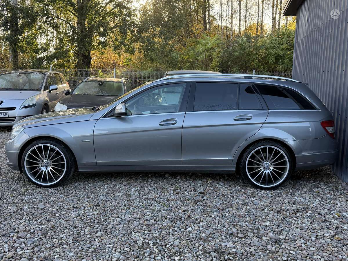 Mercedes-Benz C220 2008 — салон