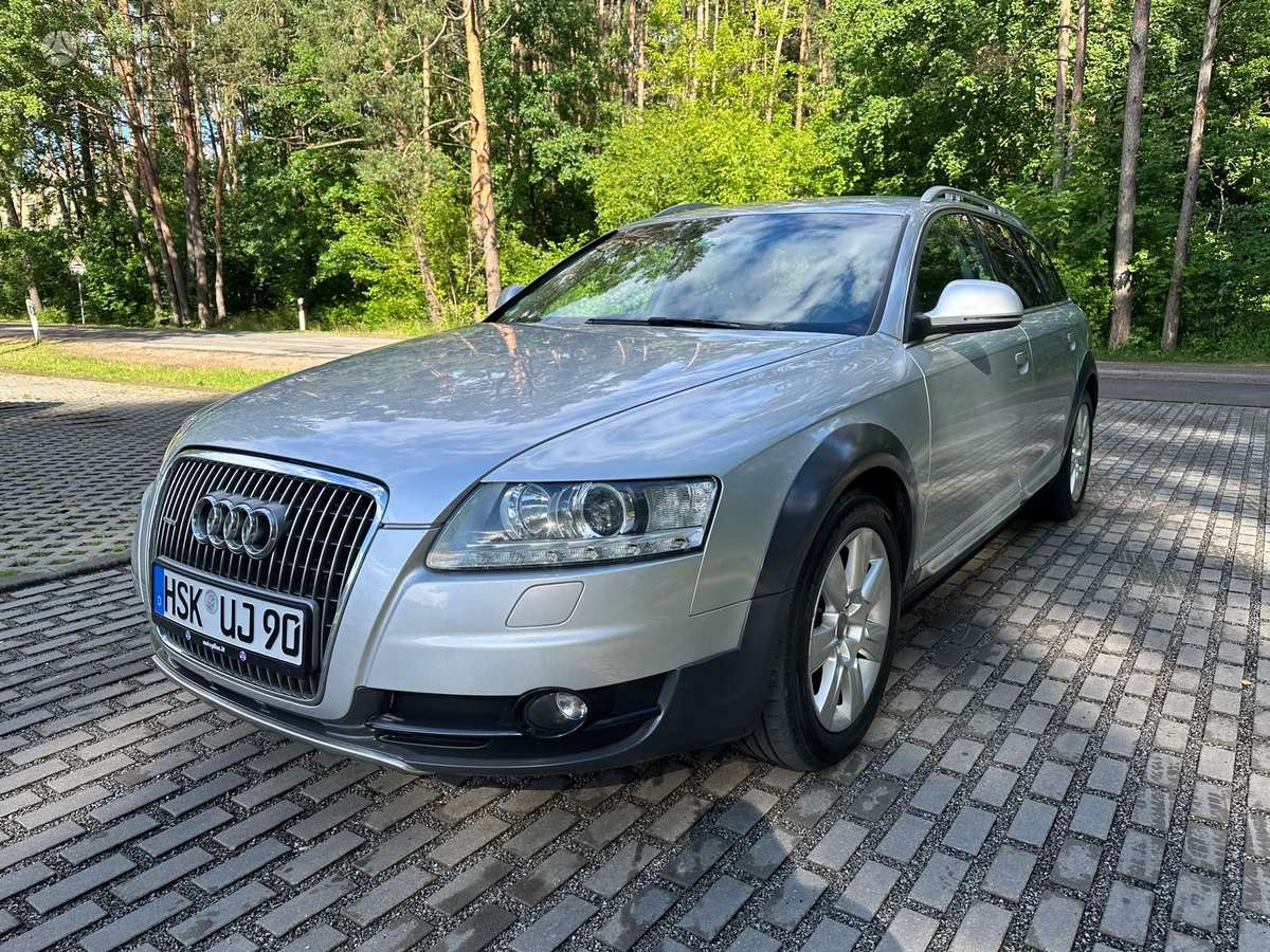 Audi A6 2011 — салон