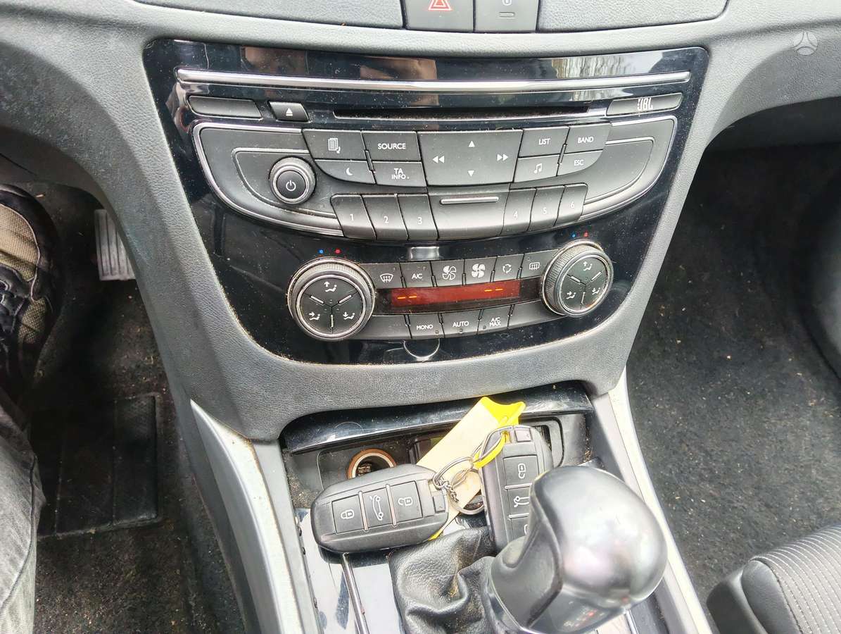 Peugeot 508 2011 — photo 16