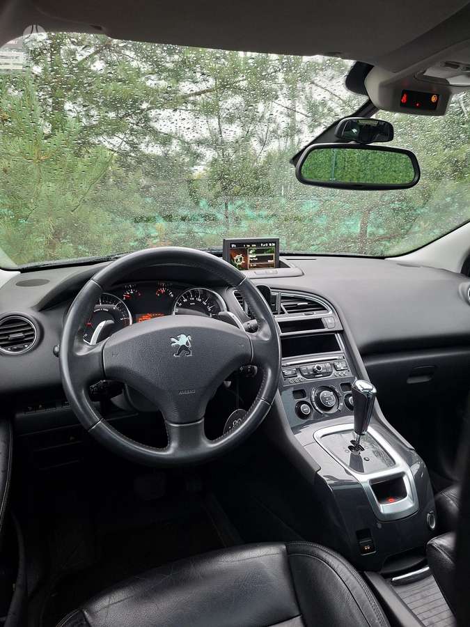 Peugeot 5008 2013 — photo 11