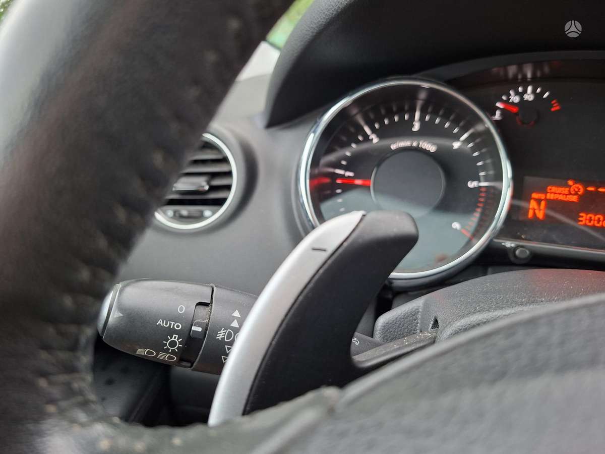 Peugeot 5008 2013 — photo 13