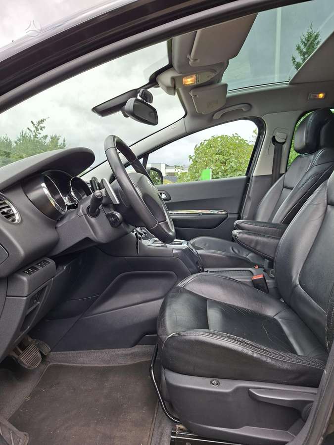 Peugeot 5008 2013 — photo 16