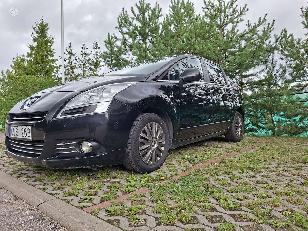 Peugeot 5008 2013 — rear view