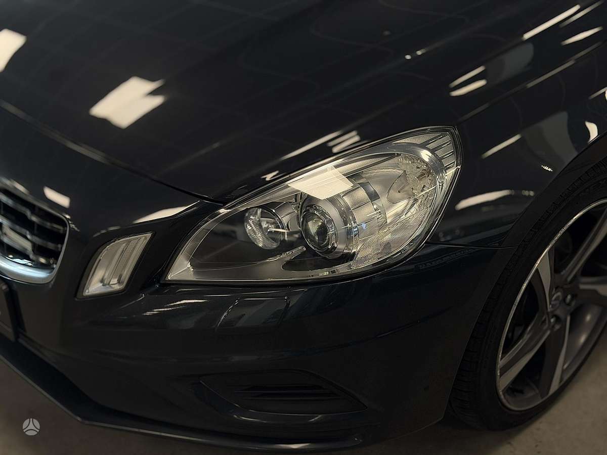 Volvo V60 2013 — photo 13