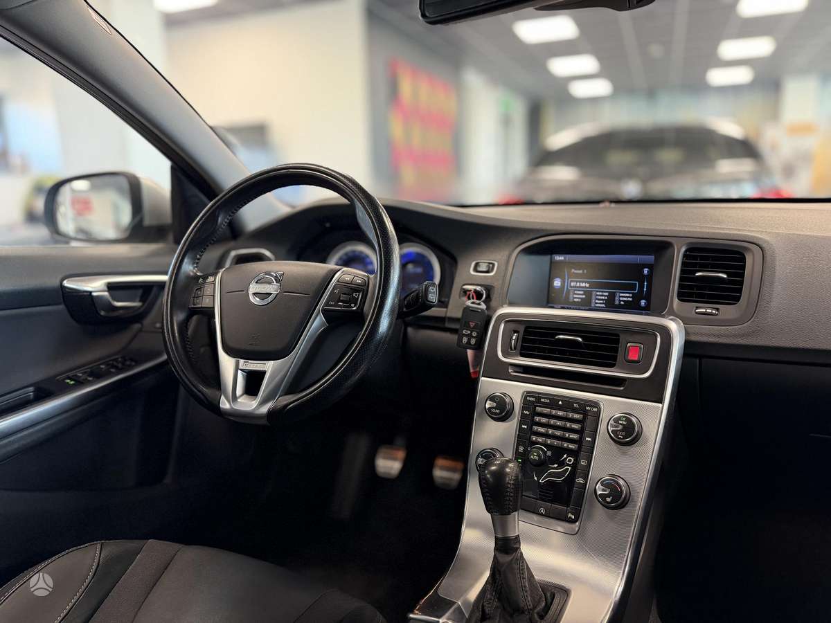 Volvo V60 2013 — photo 16