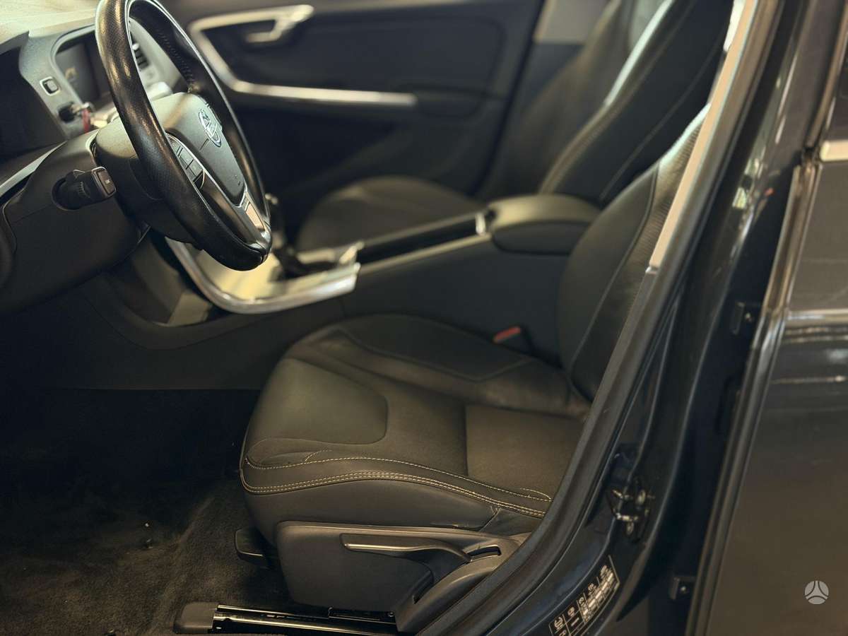 Volvo V60 2013 — photo 17
