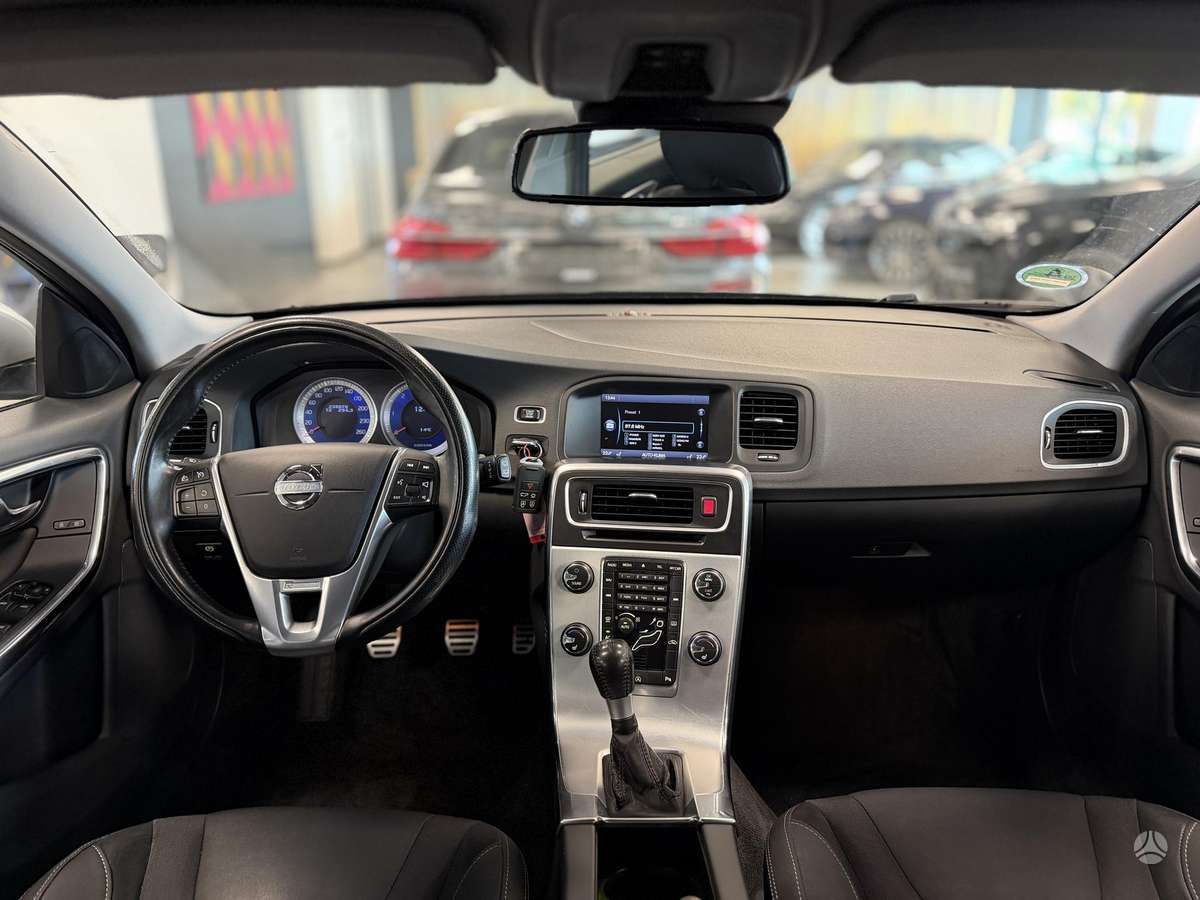 Volvo V60 2013 — photo 18