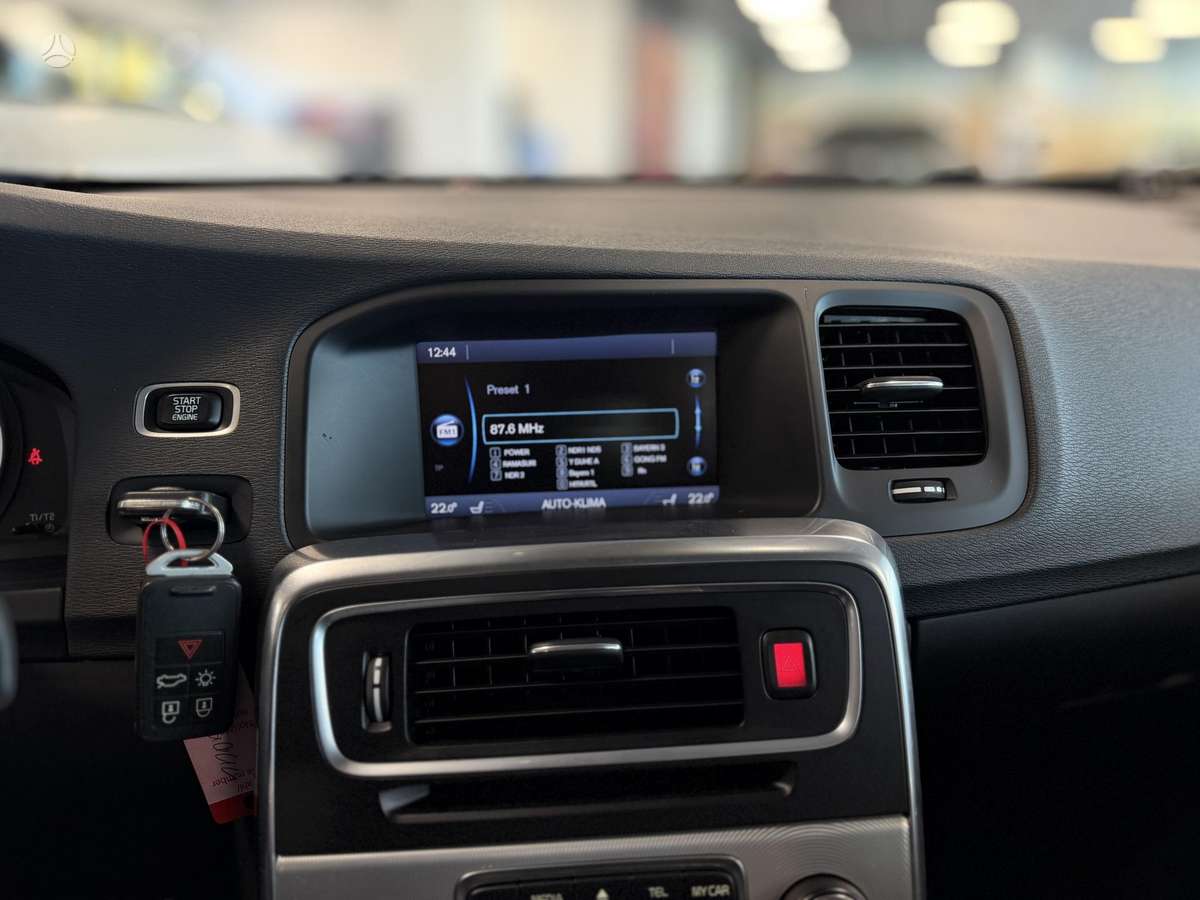 Volvo V60 2013 — photo 19