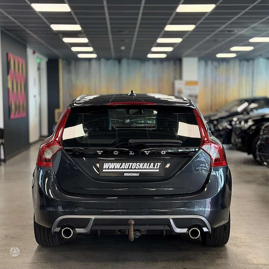 Volvo V60 2013 — rear view