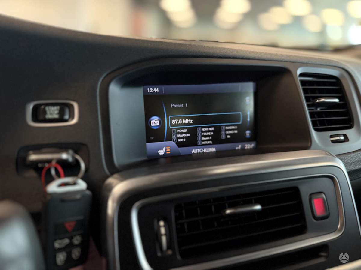 Volvo V60 2013 — photo 20