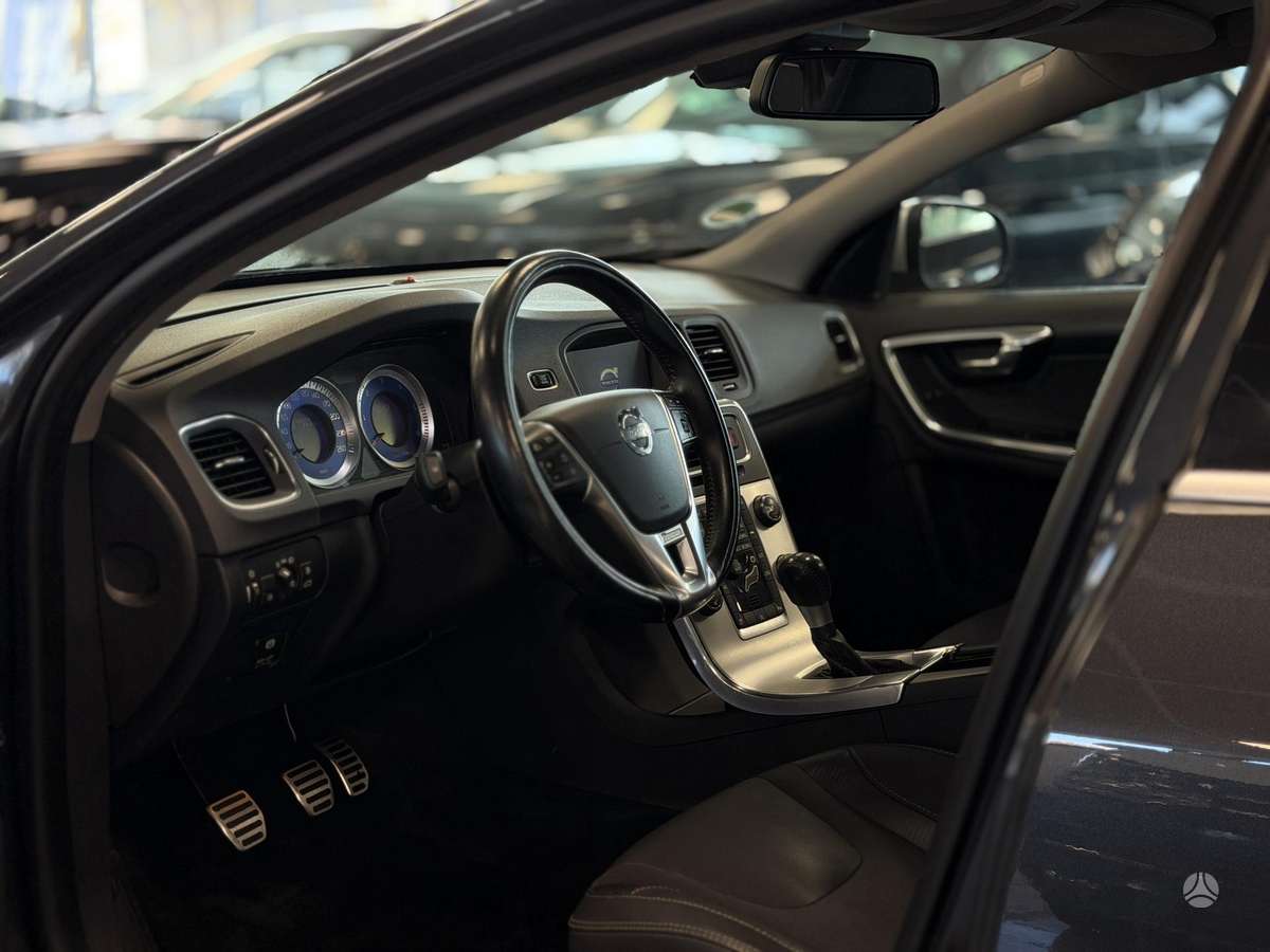 Volvo V60 2013 — photo 23