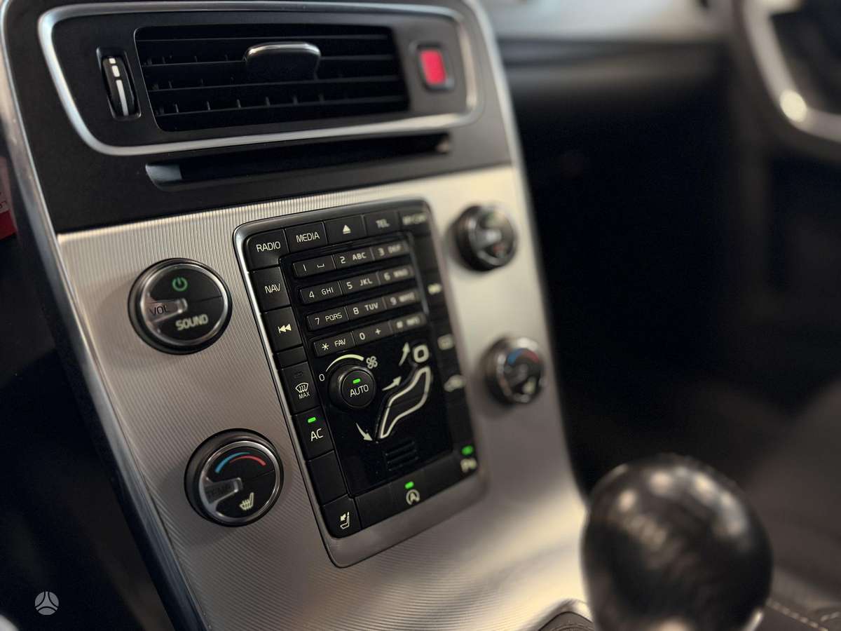 Volvo V60 2013 — photo 25
