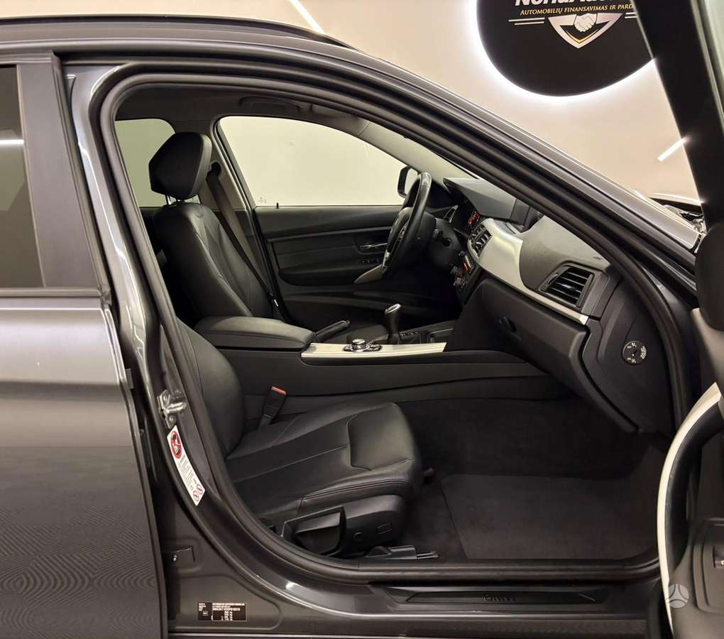 BMW 320 2012 — photo 11