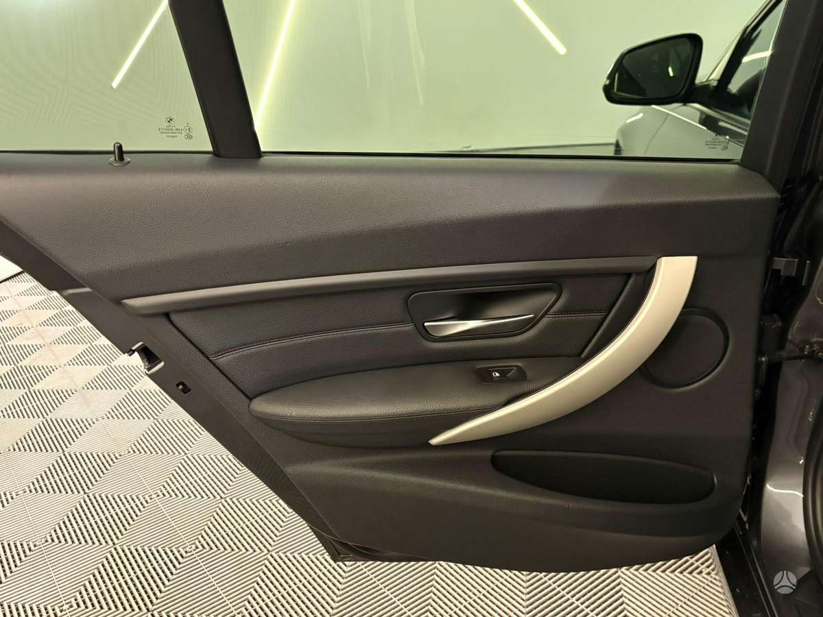 BMW 320 2012 — photo 16