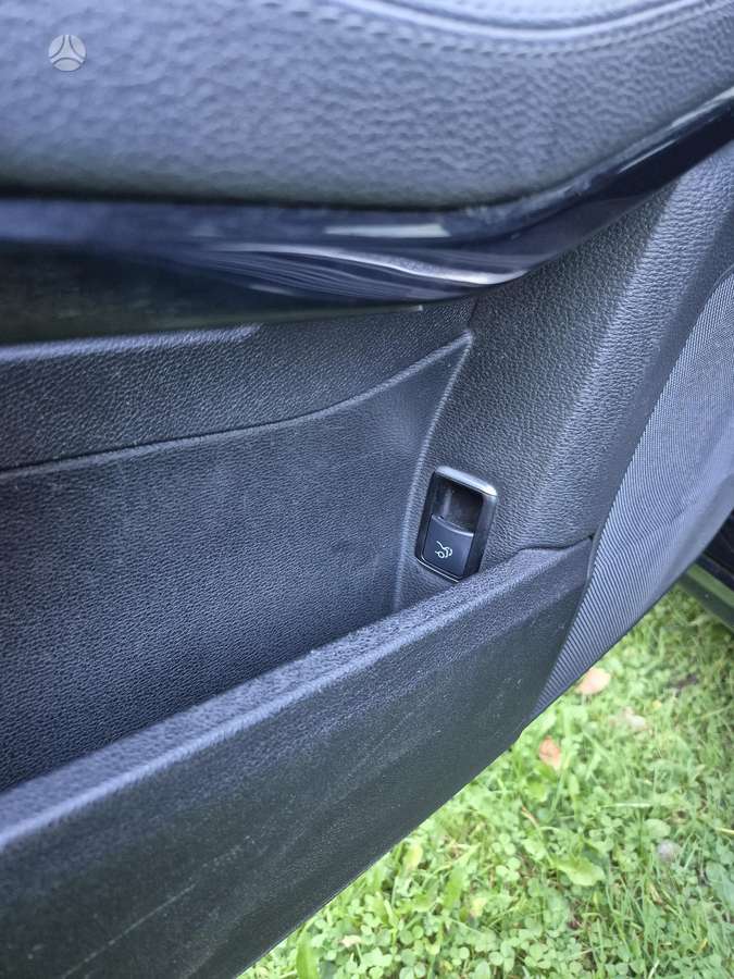 Mercedes-Benz E220 2012 — photo 12