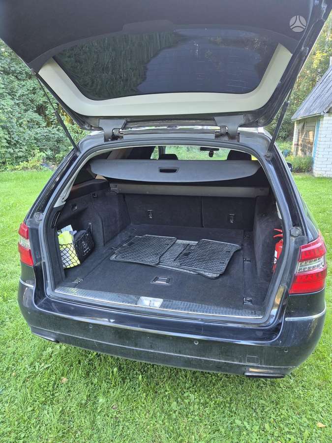 Mercedes-Benz E220 2012 — photo 13