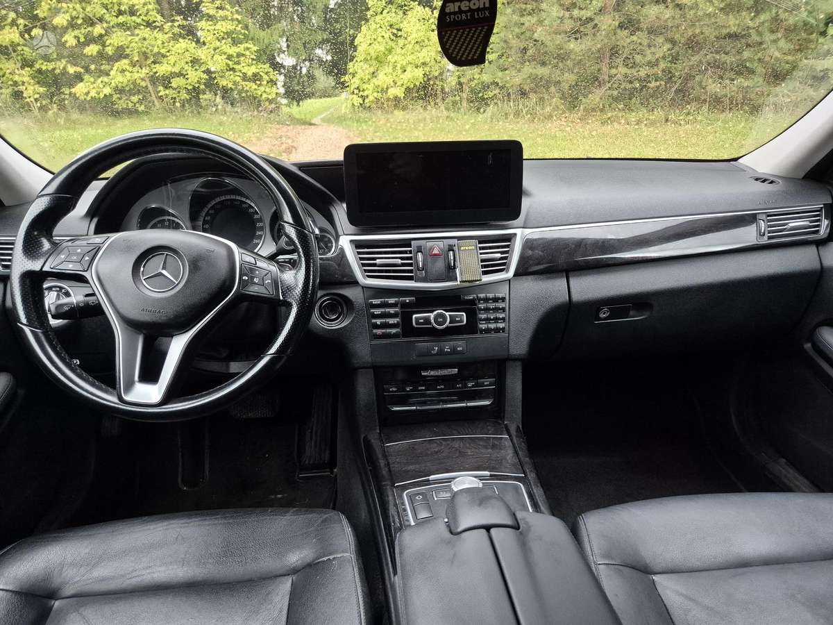 Mercedes-Benz E220 2012 — photo 14