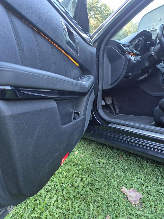 Mercedes-Benz E220 2012 — photo 9