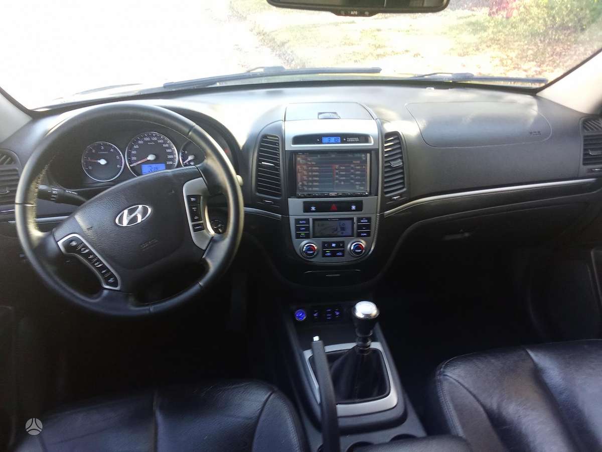Hyundai Santa 2011 — photo 21