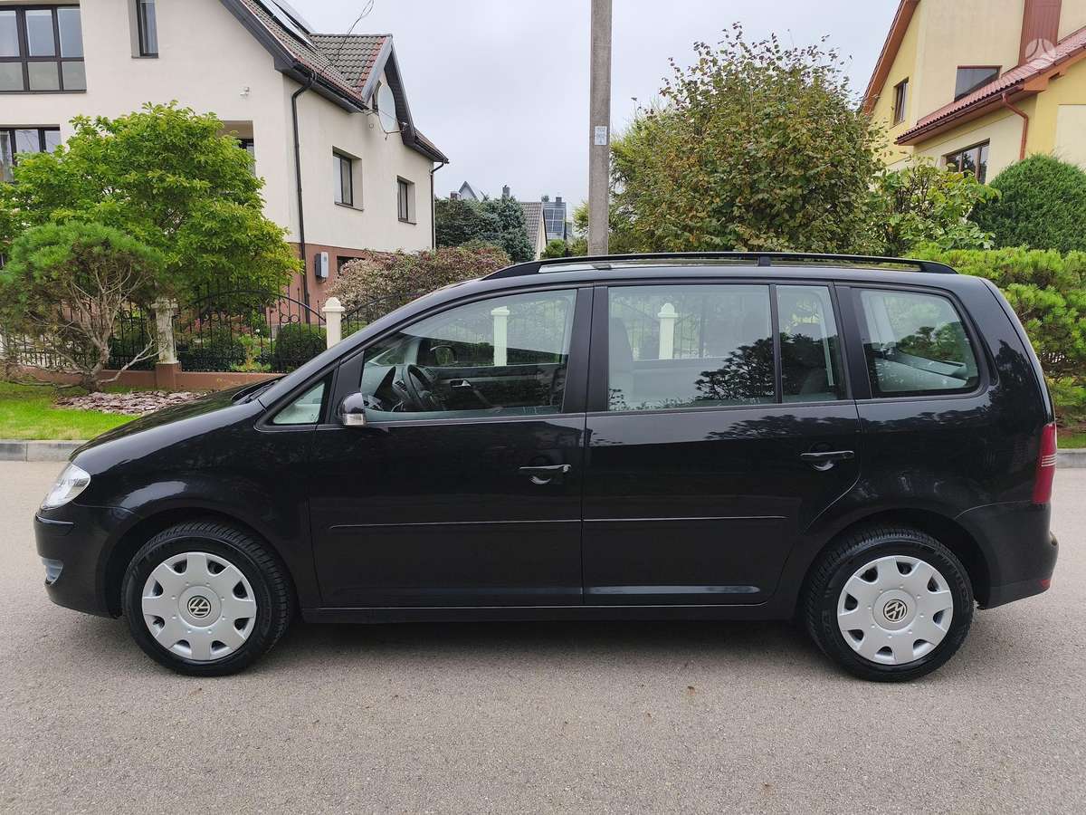 Volkswagen Touran 2007 — rear view