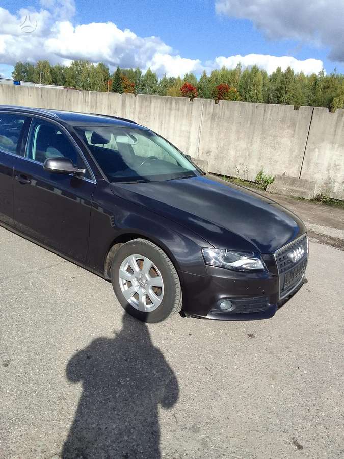 Audi A4 2010 — салон